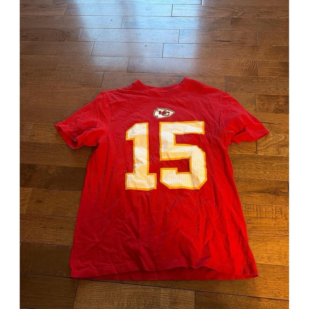 Kansas City Chiefs Patrick Mahomes #15 Red T-Shirt Nike Medium